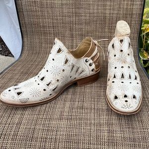 Woman’s Musse & Cloud booties